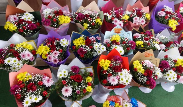 Kahramanmaraş'ta Sevgililer Günü’nde çiçekçilere yoğun ilgi!