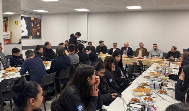 Maraş Gücü Spor Kulübü Play-Off Öncesi İftarda Buluştu