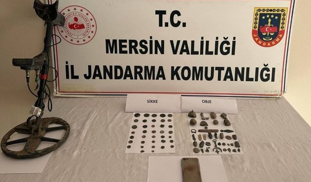Mersin'de izinsiz kazı yapılan bölgede 37 sikke ve 35 obje ele geçirildi
