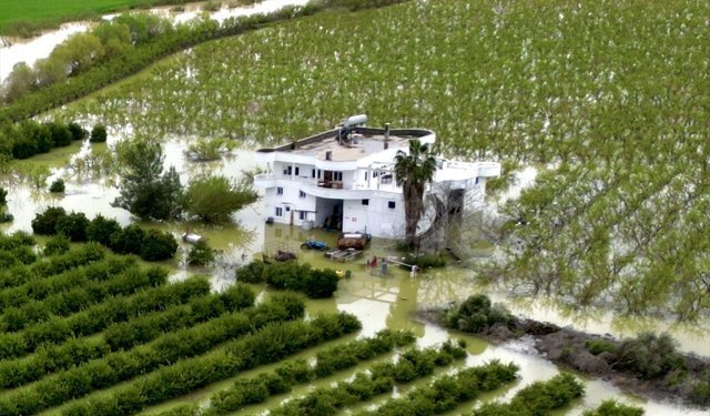 Mersin'de sağanak nedeniyle tarım arazileri su altında kaldı