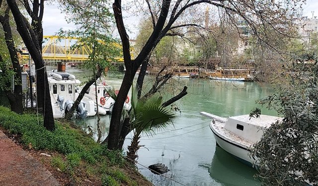 Antalya'da ırmakta kadın cesedi bulundu
