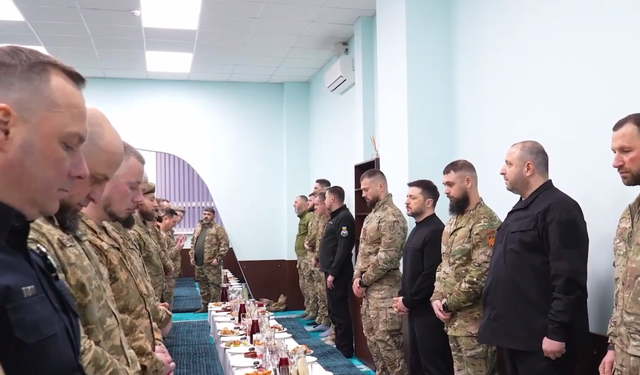 Ukrayna Devlet Başkanı Zelenskiy Kiev'de iftar programına katıldı