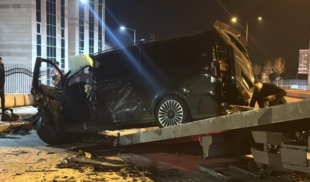 Erzurum'da zincirleme kaza:4 araç birbirine girdi!