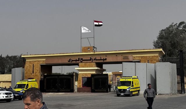 Soykırımcı İsrail, İran misillemesini gerekçe göstererek Gazze’ye açılan tüm kapıları kapattı