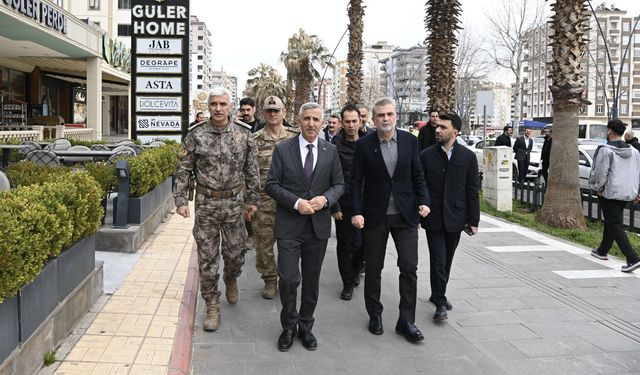 Başkan Görgel ve Vali Ünlüer, Uzunçarşı’da Esnaf ve Vatandaşlarla Bir Araya Geldi