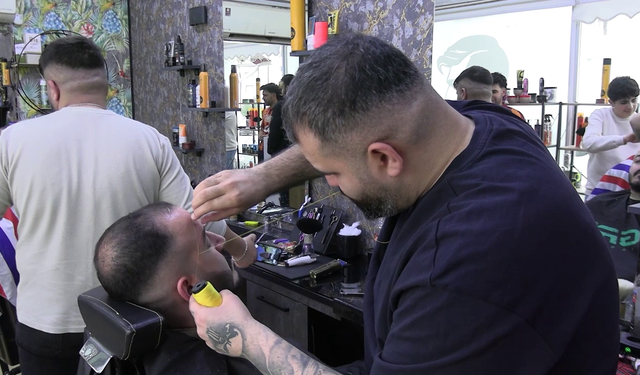 Bayram öncesi berber ve kuaförlerde yoğunluk