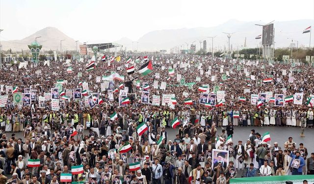 Yemen'deki Husiler, Hamaney'in öldürülmesini protesto etti