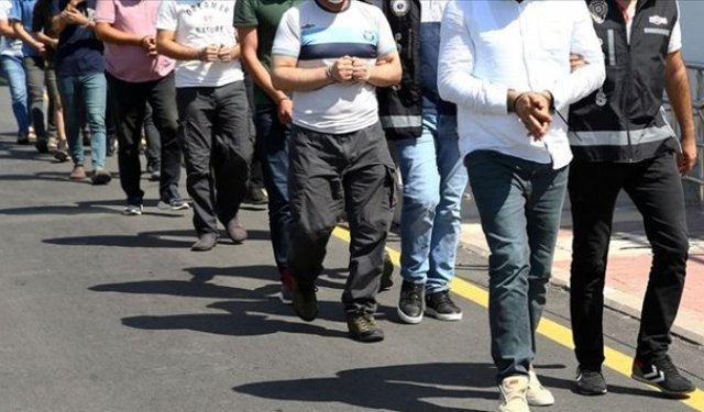 Adana merkezli "change araç" operasyonunda yakalanan 47 şüpheliden 22'si tutuklandı