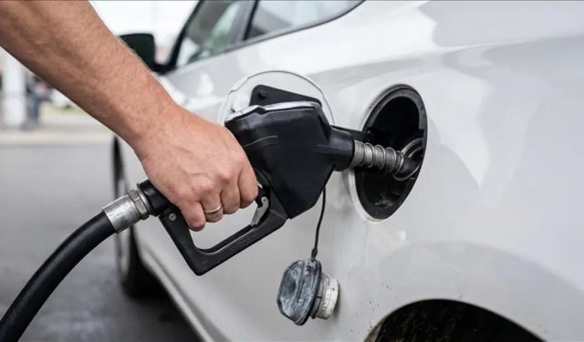 Akaryakıta Gece Yarısı Zammı! Benzin ve Motorinde Fiyatlar Tırmanıyor!