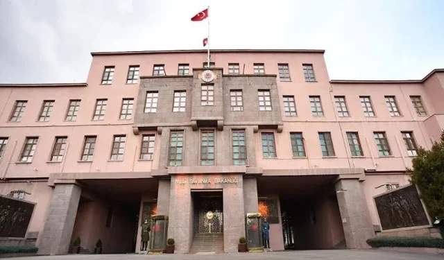 Ankara’da Askeri Helikopter Kaza Kırıma Uğradı: 5 Personel Hastaneye Kaldırıldı