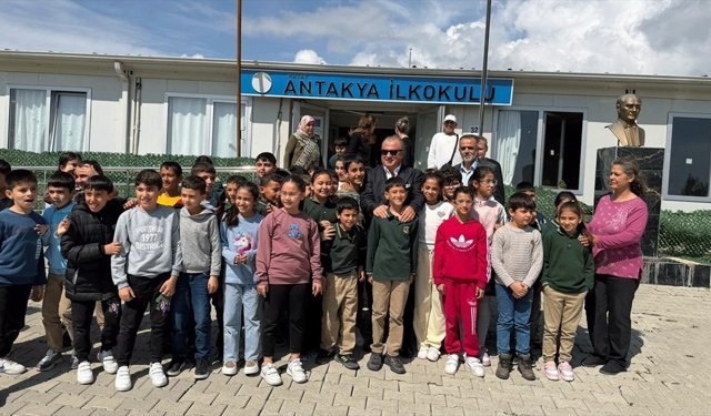 Fatih Terim, Hatay'da depremzede çocuklarla buluştu!