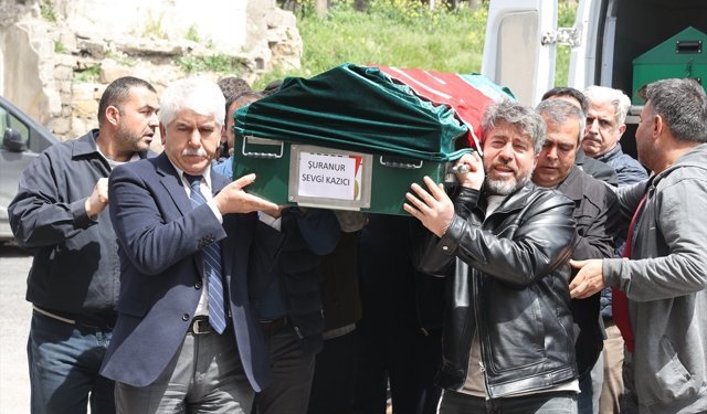 Öğretmen Babanın Yürek Yakan Vedası: Şuranur Toprağa Verildi