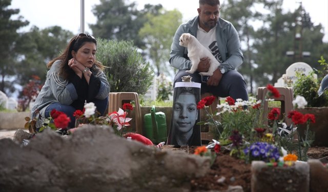 Kahramanmaraş'taki okul saldırısında hayatını kaybeden öğrenciler mezarları başında anılıyor