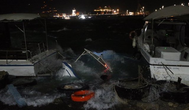 Hatay'da etkili olan fırtına hayatı felç etti!