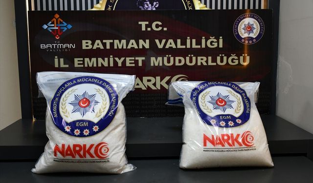 Batman'da çekicinin taşıdığı araçta 24 kilo 600 gram metamfetamin ele geçirildi