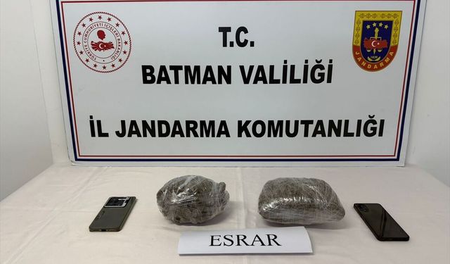 Batman'da durdurulan otomobilde 1 kilo 3 gram esrar ele geçirildi