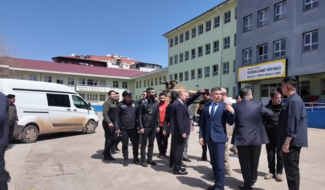 Şanlıurfa Valisi Hasan Şıldak saldırının gerçekleştiği okulda incelemede bulundu