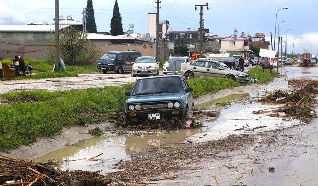 Hatay'da sağanak hayatı olumsuz etkiledi