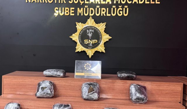 Şanlıurfa'da araçtaki valizde 8 kilogram sentetik uyuşturucu ele geçirildi