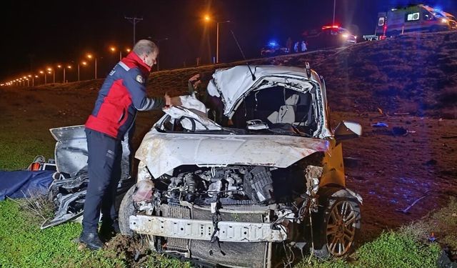 Şırnak'ta devrilen hafif ticari araçtaki 1 kişi öldü, 1 kişi yaralandı