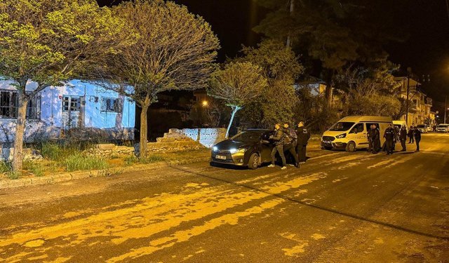Uşak'ta ihbara giden polise ateş açıldı
