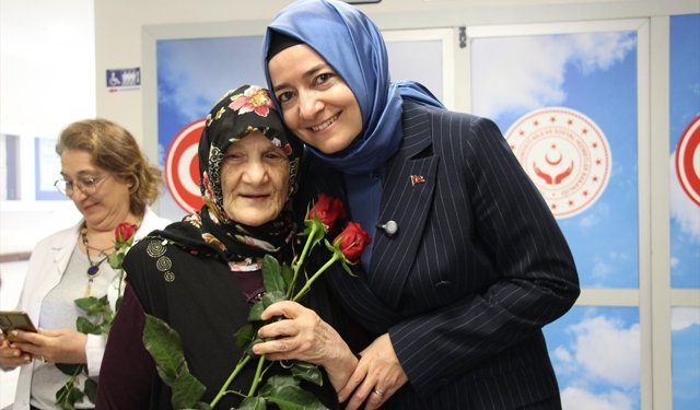 AK Parti Genel Başkan Yardımcısı Kaya'dan Huzurevine Anneler Günü Ziyareti