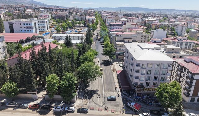Kahramanmaraş’ta Cahit Zarifoğlu Caddesi Yenileniyor! Asfalt Çalışmaları Başladı