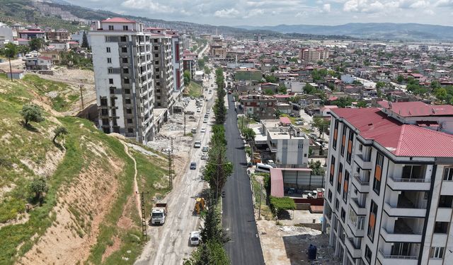 Dulkadiroğlu’nda Şeyh Şamil ve Vezir Hoca Bulvarları Sıcak Asfaltla Buluşuyor