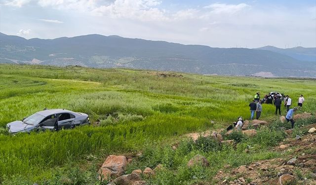Gaziantep'te iki otomobilin çarpıştığı kazada 5 kişi yaralandı