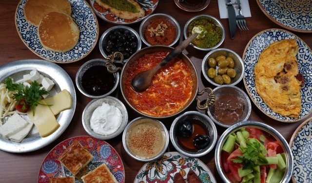 Tatlıpark Serpme Kahvaltısı ile Misafirlerini Özenle Ağırlıyor