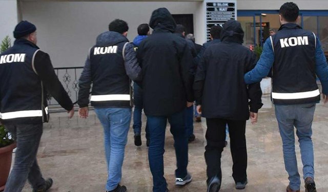 Kahramanmaraş'ta Aranan Şahıslar Yakalandı, Kaçak Ürünler Ele Geçirildi