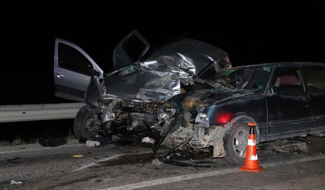Mersin'de 2 araç ve tırın çarpıştığı kazada 1 kişi öldü, 5 kişi yaralandı