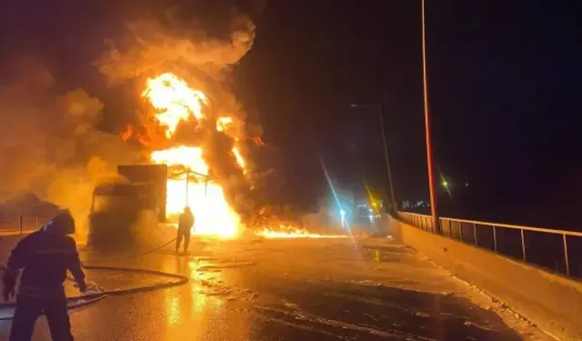 TAG Otoyolu’nda Korkutan Tır Yangını!