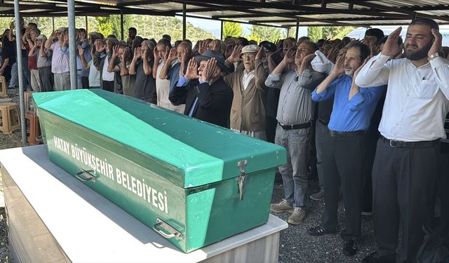 Hatay'da silahla vurularak öldürülen baba ile kızının cenazeleri toprağa verildi