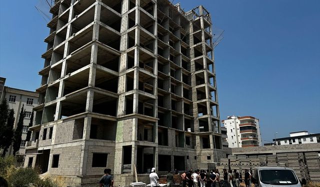 Mersin'de inşaattan düşen 42 yaşındaki işçi hayatını kaybetti