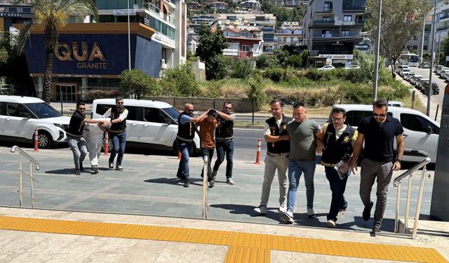 Alanya'da 1 kişinin öldüğü silahlı kavgayla ilgili 2 şüpheli tutuklandı