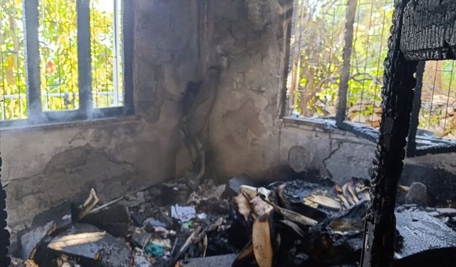 Alanya'da apartman dairesinde çıkan yangın hasara neden oldu