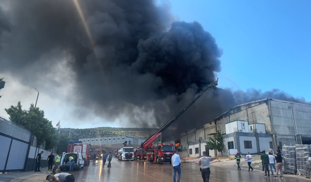Gaziantep'te tekstil fabrikasında yangın çıktı