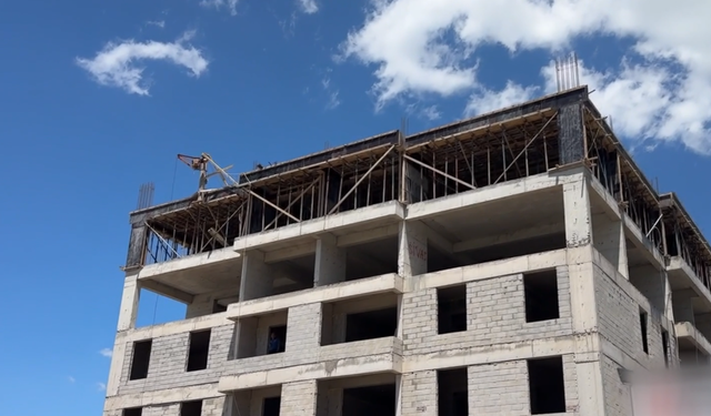Kayseri'de inşaatın 4. katından düşen işçi ağır yaralandı