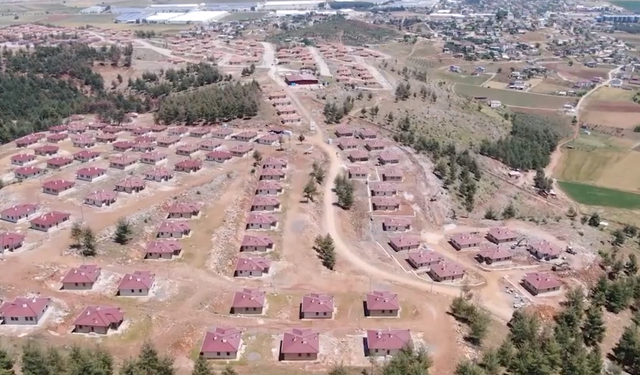 Deprem Konutlarında Yeni Teslimatlar: Türkoğlu’nda 329 Konut ve Köy Evleri Teslim Edildi