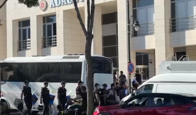Silivri Belediyesine yönelik usulsüzlük soruşturmasında yakalanan 18 zanlı adliyede