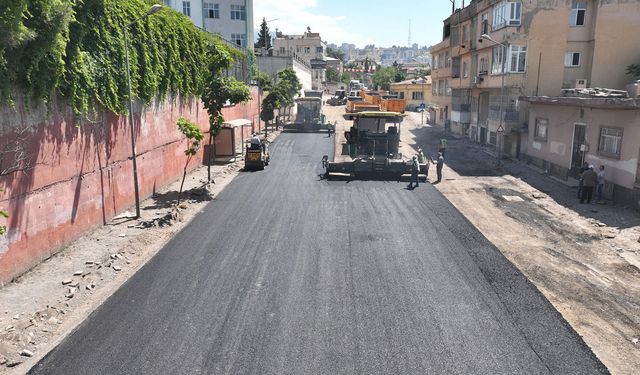 Büyükşehir, Dulkadiroğlu Gazneliler Caddesi’nde Asfalt Mesaisine Başladı