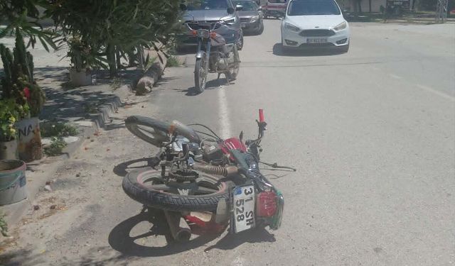 Hatay'da otomobille çarpışan motosikletteki 2 kişi yaralandı