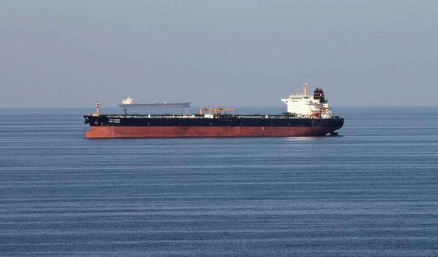 Hürmüz Boğazı’nda Hareketlilik: Petrol Yüklü Tankerler Geçiş Yaptı