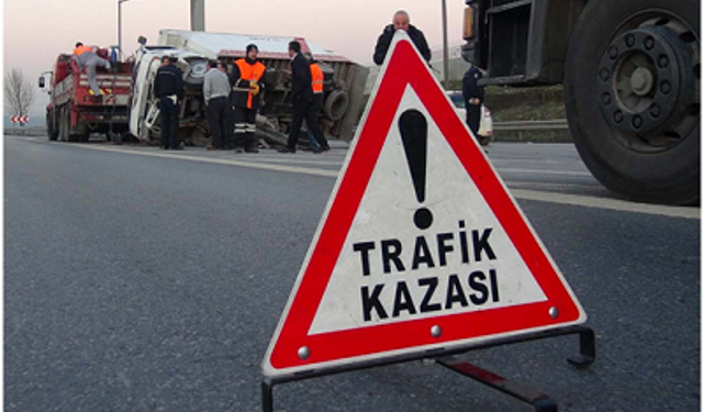 Hatay'da iki otomobilin çarpıştığı kazada 6 kişi yaralandı