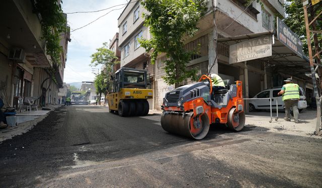 Dulkadiroğlu Menderes Mahallesi’nde Kesintisiz Asfalt Mesaisi