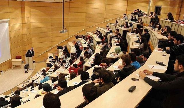 Üniversite Öğrencilerine Af Geliyor! İlişiği Kesilenler İçin Yeni Düzenleme Yolda