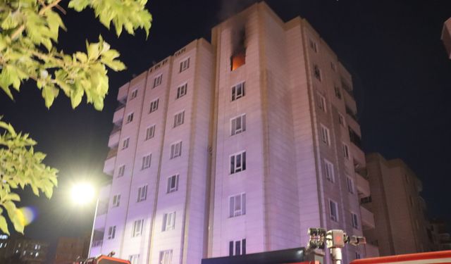 Şanlıurfa'da apartmanın 8. katında çıkan yangın söndürüldü