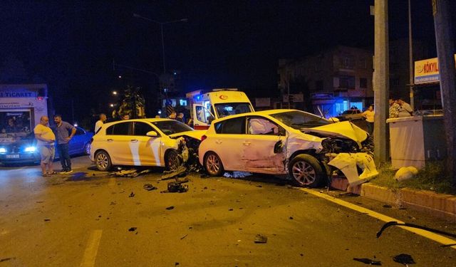 Direksiyon Hakimiyeti Kaybolunca... Kozan’da Yürekleri Ağza Getiren Kaza!