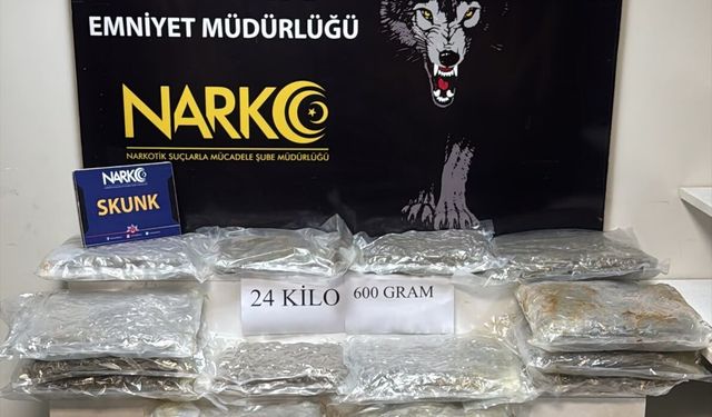Adana'da Narkotik Ekiplerinden Kaçamadı: Tır Kabininde Kilolarca Yasaklı Madde Ele Geçirildi